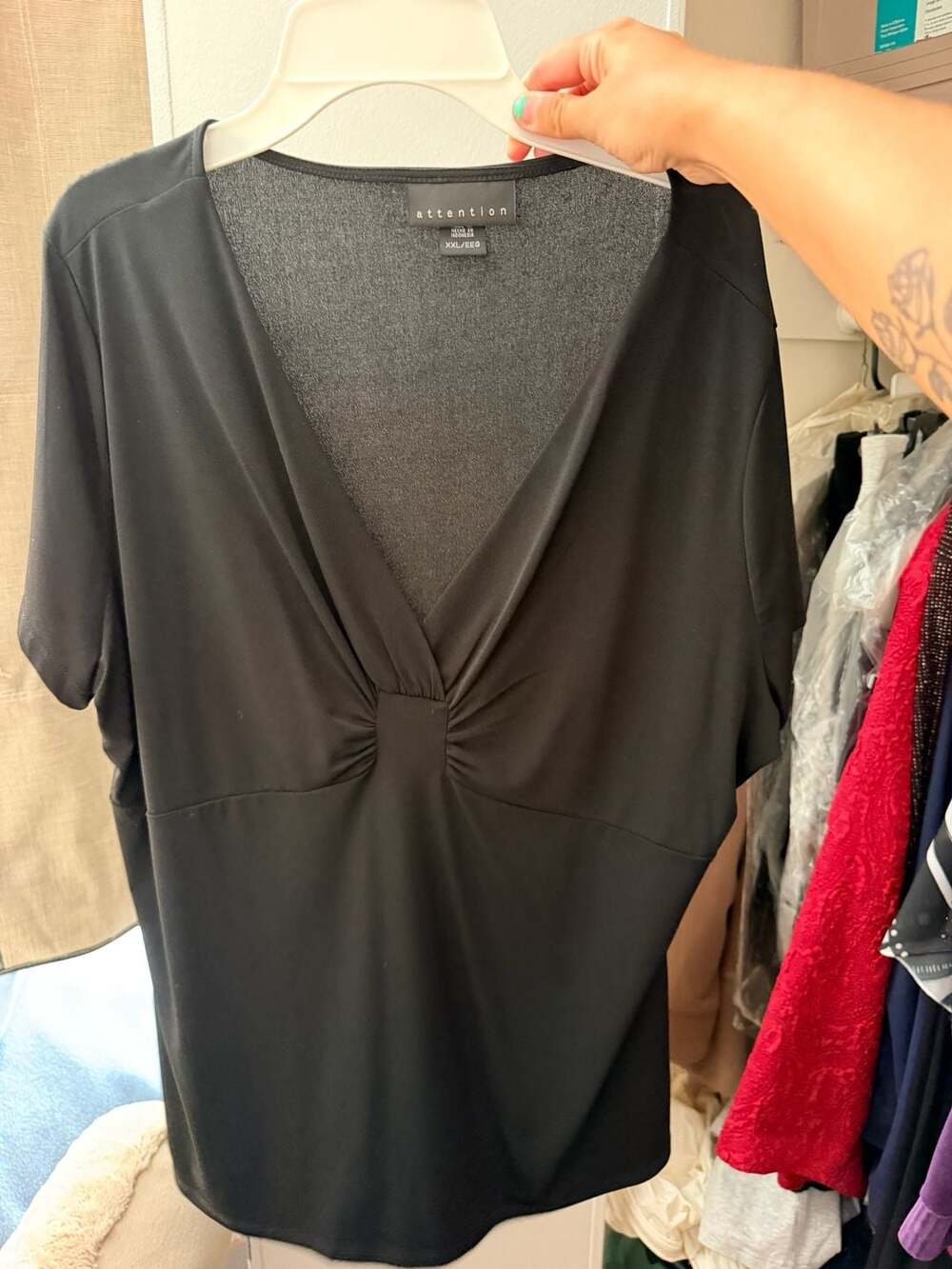 attention Short Sleeve Top Size XXL Black V-Neck Twist Front